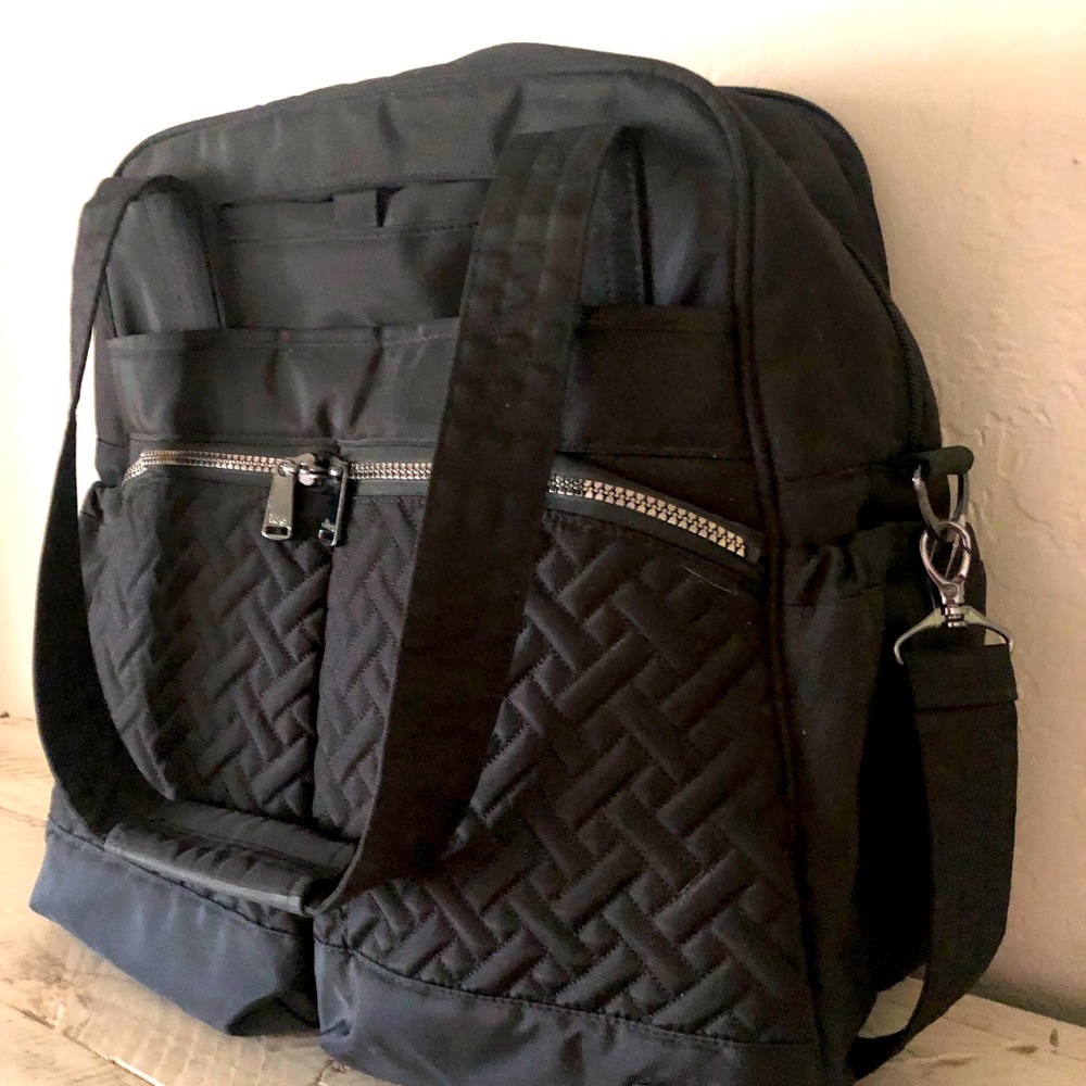 Lug Bumper Overnight, travel, luggage, baby, diaper bag, Gym, Bag Black EUC